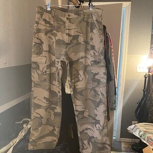 Vintage 90’s/Y2K Men's Camouflage Cargo Pants (36X30ish) info listed